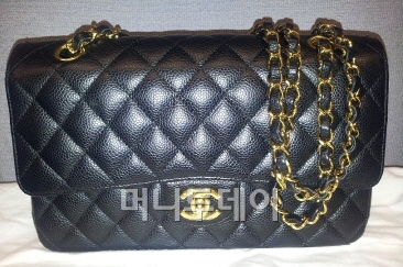 ↑샤넬 2004년형 '깜봉 라지' 숄더백