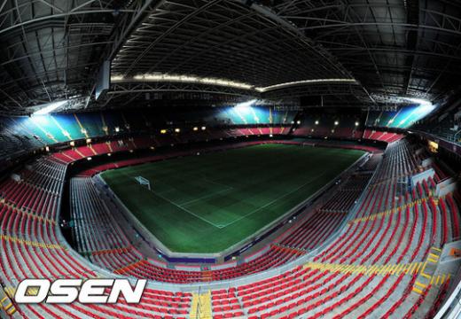 5일 새벽(한국시간) '2012 런던올림픽' 남자 축구 8강전 대한민국 vs 영국단일팀의 경기를 앞둔 카디프 밀레니엄 스타디움(7만4500명 수용)에 내리는 비로 지붕이 덮혀 있다. 개폐식 돔구장인 밀레니엄 스타디움은 럭비 경기장과 웨일즈 국가대표팀의 축구 전용경기장으로 쓰이고 있다. (ⓒOSEN=웨일즈(영국),올림픽공동취재단)