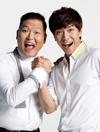 올해 삼성전자 '지펠 아삭' 김치냉장고 광고 모델로 선정된 가수 싸이와 이승기가 활짝 웃고 있다. ⓒ삼성전자