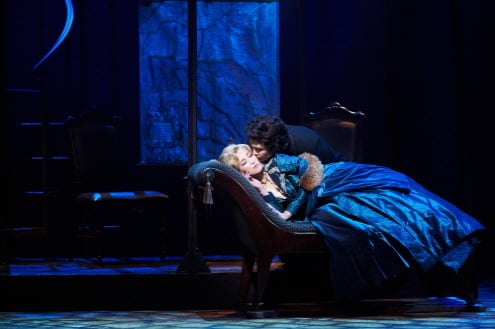 ↑뮤지컬 '맨오브라만차' 중 '슬픈수염의기사', 이창용 황정민 이혜경(왼쪽부터) ⓒ오디뮤지컬컴퍼니