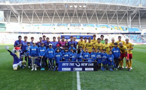 ↑포스코건설은 지난 6일 인천시 다문화가족과 지역아동센터 아동들을 초청해 프로축구를 관람하고 앞으로 있을 다문화공헌활동을 홍보하는 '브랜드데이(Brand Day)' 행사를 개최했다. ⓒ포스코건설 제공
