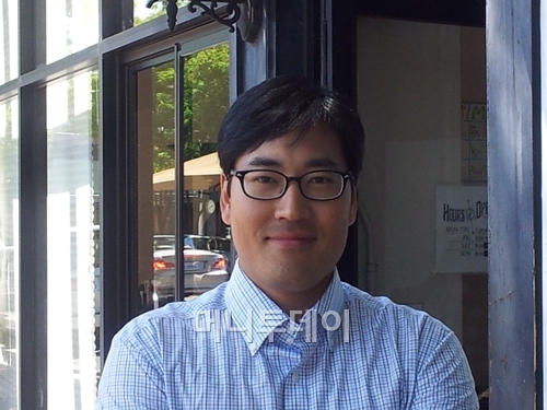 블로그 서비스회사 테터앤컴퍼니를 공동창업해 구글에 매각한뒤 4년여 구글 본사에서 소셜네트워크 사업을 책임졌던 김창원 타파스미디어 대표. 그의 실리콘밸리 창업스토리는 스타트업의 정석을 보는 듯했다.