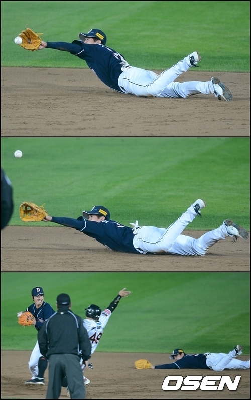 3회말 1사 1루 박종윤 내야땅볼때 두산 오재원 2루수가 포구하며 2루에 토스 송구로 병살타를 성공시켰다. ⓒOSEN