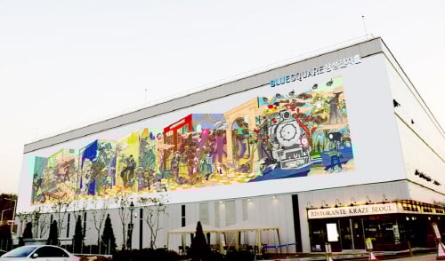 ↑블루스퀘어 북측 벽면에 설치된 라오미 작가의 대형 아트월작품 <십장생도-밤보다 긴 꿈>(부제-블루스퀘어, 유토피아). 48mx7.9m (사진제공=인터파크씨어터)