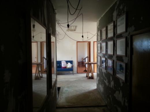 ↑ 폐허 상태인 '한산 레지던시'의 내부 모습.4 (홍지만 의원실 제공)