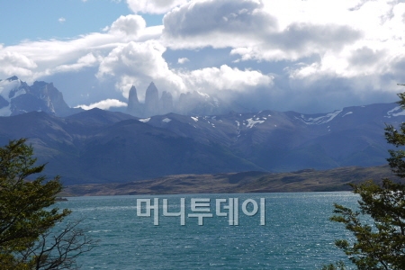 ↑지종철 과장이 칠레의 국립공원 '토레스 델 파이네'에서 찍은 사진.