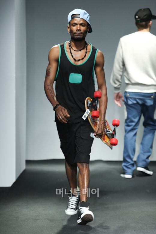 ⓒ디자이너 김경민 스니저 퍼레이드(SNEEZER PARADE)