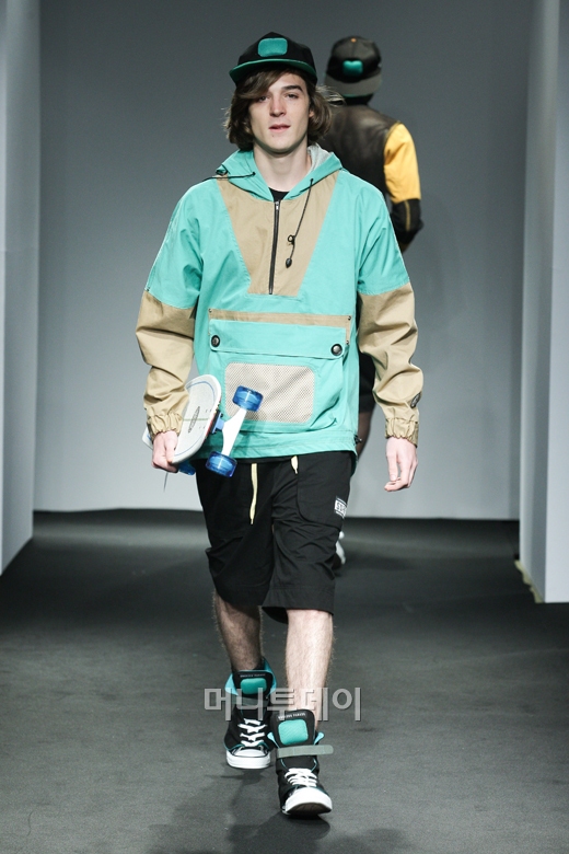 ⓒ디자이너 김경민 스니저 퍼레이드(SNEEZER PARADE)