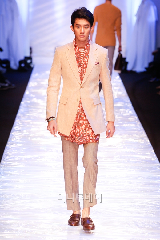 ⓒ디자이너 정두영 반하트 디 알바자(VanHart di Albazar)