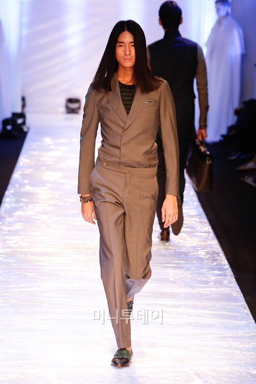 ⓒ디자이너 정두영 반하트 디 알바자(VanHart di Albazar)