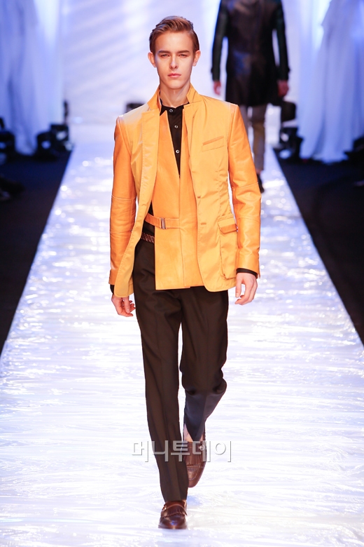 ⓒ디자이너 정두영 반하트 디 알바자(VanHart di Albazar)