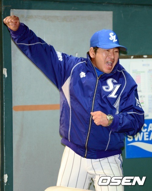 우승이 확정되는 순간 류중일 감독이 환호하고 있다. ⓒ사진제공=OSEN