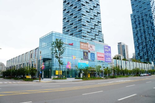 ↑인천 송도 센트럴파크Ⅰ몰 전경 ⓒ포스코건설 제공