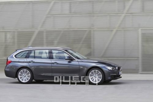 ↑BMW 320d 투어링