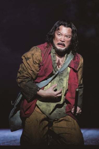 ↑뮤지컬 '레미제라블'에서 장발장 역을 맡은 배우 정성화. (사진제공=레미제라블코리아)