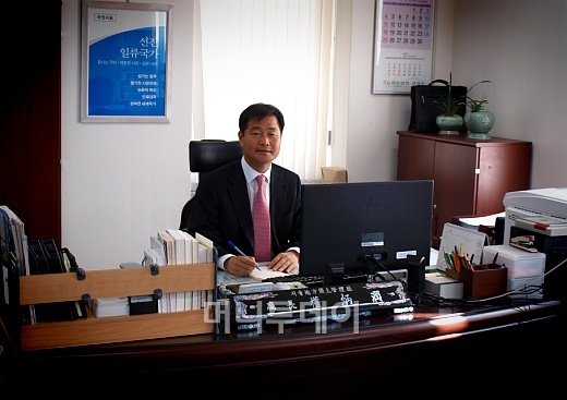 ↑지난 9일 권병윤 서울지방국토관리청장을 사무실에서 만났다.ⓒ송학주 기자