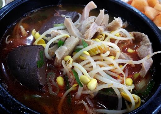 ▲ CNN은 한국의 해장국을 소개하면서 선지와 콩나물, 소고기 등의 푸짐한 재료가 들어간다고 언급했다. (ⓒGoogle검색)