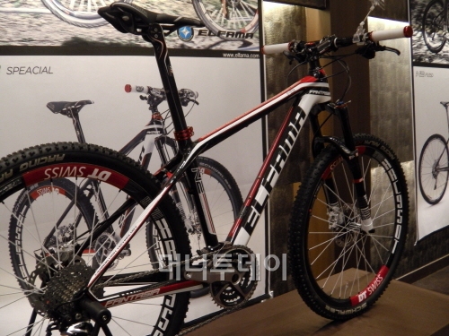 ▲ 판타지아 N2
Frame : 카본 3K Twill Woven, 1160g
Component : 시마노XTR
Wheels : DT Swiss XRC950T