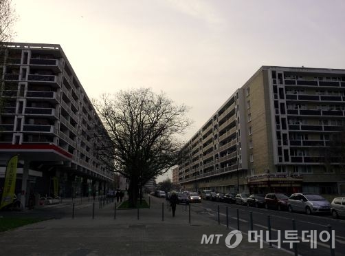 ↑'릴' 시청사 주변 도심거리