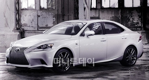 ↑렉서스 뉴IS