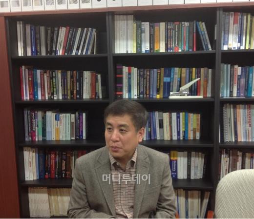 ▲카이스트 지식서비스공학과 이문용 부교수는 2011년 ‘대학민국 스마트 미디어 앱 공모전’에 출전, 앱개발 부문에서 대상(문화체육관광부장관상)을 수상한 경력이 있는 창업가이기도 하다. (사진= 여수아)