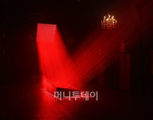 ↑먀오샤오춘作  네오 큐비즘-무중유생, 3D 애니메이션 설치, 14'00", 2011-2012 (사진제공=아르코미술관)