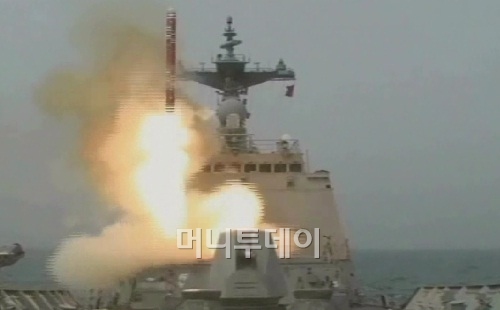 ↑ 국방부가 14일 공개한 함대지 순항미사일. ⓒ사진=국방부 제공 영상 캡쳐