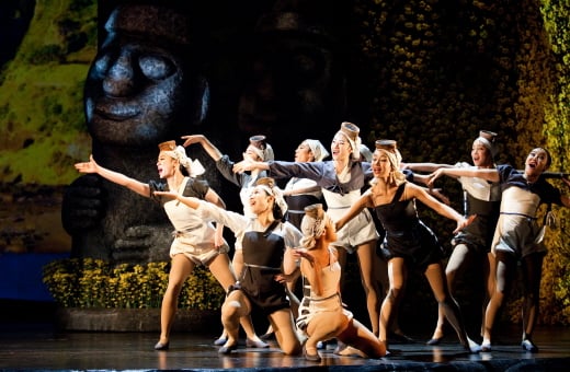 ↑뮤지컬<살짜기 옵서예>에 등장하는 제주해녀들.(사진제공=CJ E&M)