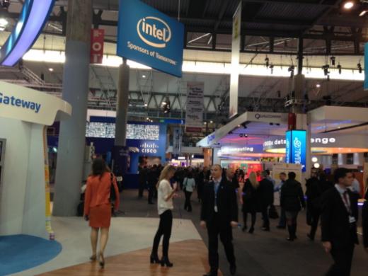 ↑MWC2013 홀3 전시장에는 모바일 AP 시장에서 경쟁을 벌이고 있는 퀄컴과 인텔이 이웃하고 있다.