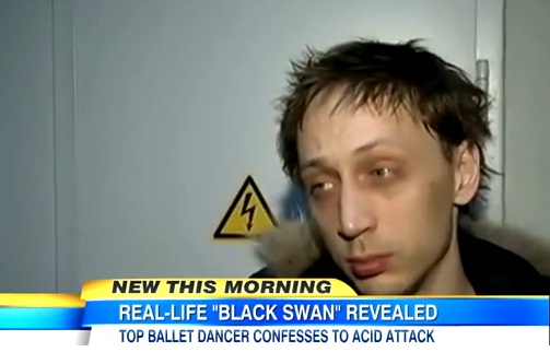 ▲6일(현지시간) 외신들에 따르면 모스크바 경찰은 지난 1월 발생했던 필린 감독의 황산테러를 지시한 볼쇼이 발레단 솔로무용수 파벨 드미트리첸코(29·<b>사진</b>) 등 사건 용의자 3명을 체포했다고 밝혔다. 사진은 현지 방송에 나와 범행을 자백하는 드미트리첸코의 모습. (ⓒ미국 ABC뉴스 동영상 캡처)