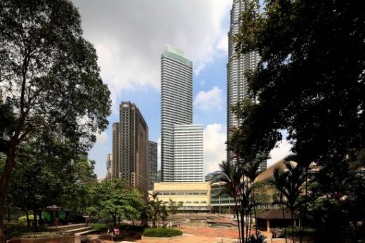 ↑대우건설이 2009년 1억9080만달러에 수주한 'KLCC타워' 빌딩. / 제공 = 대우건설