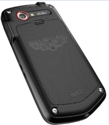 ↑'지즈원'의 크기는 129.9×68.1×13.7mm 으로 한 손에 잡았을 때 두께감이 다소 있다.