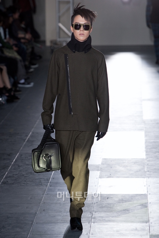 ⓒ디자이너 이주영 레쥬렉션(RESURRECTION)