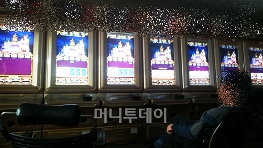 ↑ S게임장 내부 설치된 포커성 게임기 모습 ⓒ사진=김지훈 기자