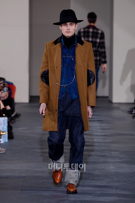 ⓒ디자이너 김경민 스니저 퍼레이드(sneezer parade)