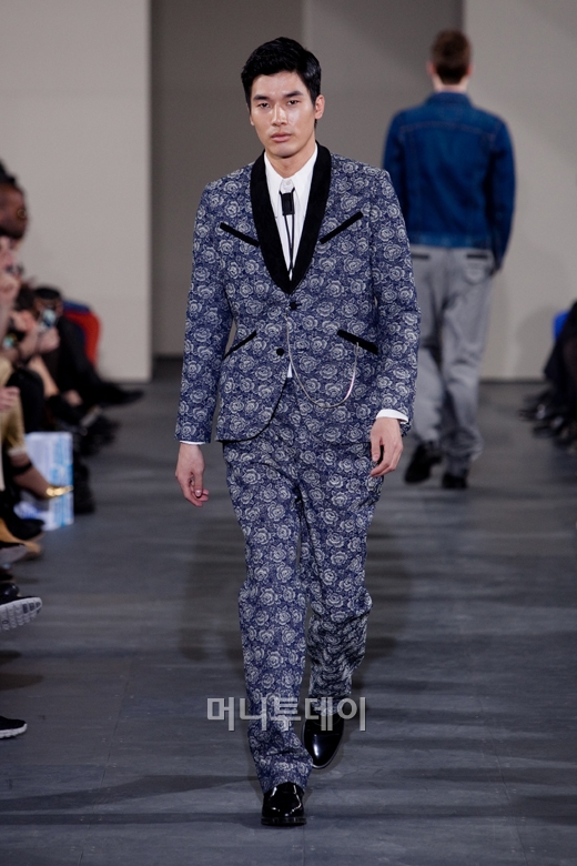 ⓒ디자이너 김경민 스니저 퍼레이드(sneezer parade)