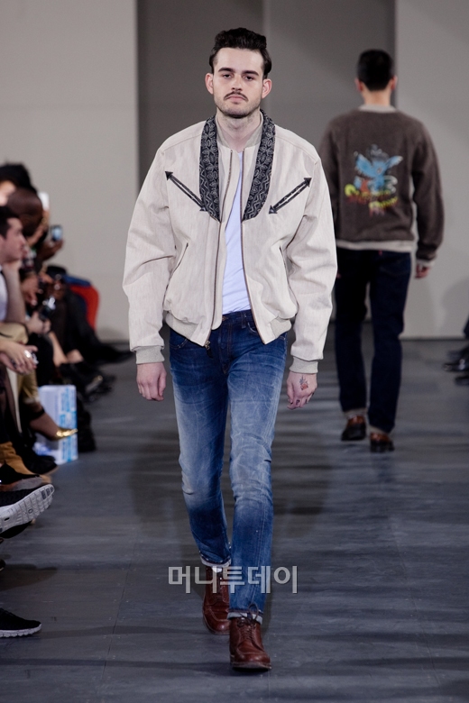 ⓒ디자이너 김경민 스니저 퍼레이드(sneezer parade)