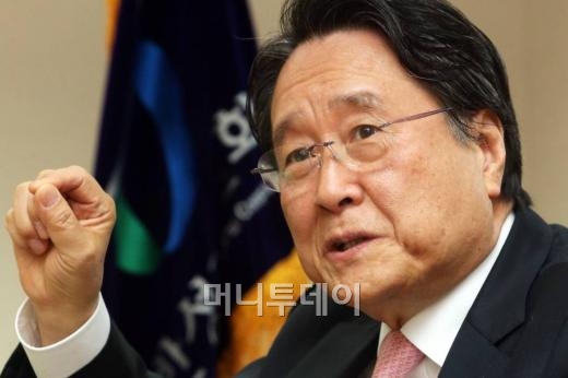 유장희 동반성장위원장이 지난 26일 서울 구로구 동반위 사무실에서 머니투데이와 인터뷰를 하고 있다./사진= 이기범