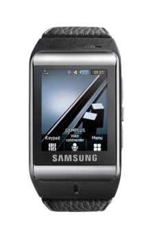 2009년 선보인 '울트라 슬림 워치폰'(S9110) / 사진제공=삼성전자