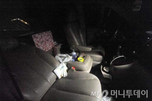 가수 손호영 명의 카니발 차량. 1년여 교제했던 윤모씨(30)가 숨진 채 발견됐다. /사진=최부석 기자