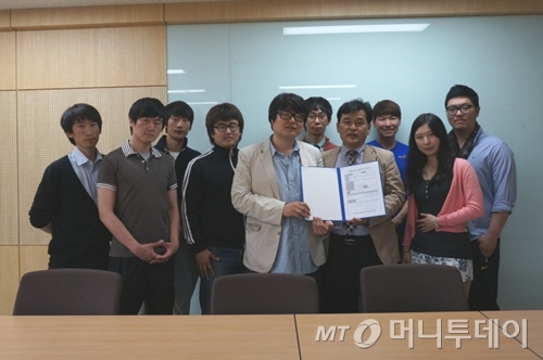 ▲ 한국기술교육대 벤처창업기업 '앙클'은 모교에 사업 수익금 200만원을 기부했다.