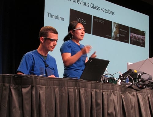 지난달 16일 샌프란시스코에서 열린 구글 개발자컨퍼런스(I/O)의 구글글래스 세션에서 송현영씨가 발표를 하고 있다. /샌프란시스코=유병률기자