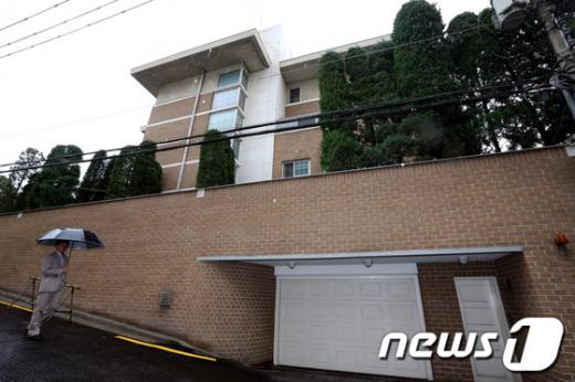 CJ그룹의 비자금 조성 의혹을 수사 중인 서울중앙지검 특수2부(부장검사 윤대진)는 지난달 29일 이재현 그룹 회장(53)의 자택을 압수수색했다. /사진=뉴스1