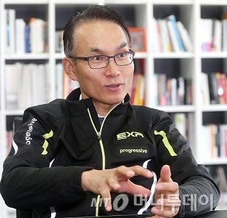 민복기 EXR코리아 대표이사가 사업 히스토리와 현황에 대해 설명하고 있다. /사진=홍봉진 기자