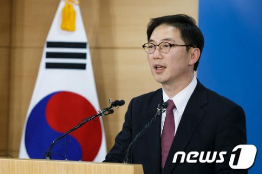 남북실무회담 남측 수석대표인 천해성 통일부 통일정책실장이 10일 오전 서울 세종로 정부서울청사 합동브리핑룸에서 9~10일 판문점에서 열렸던 당국회담 실무접촉 결과를 발표했다. / 사진=뉴스1