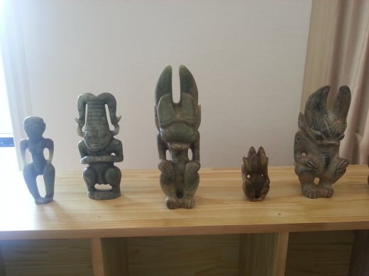 홍산문화의 소형 옥기 유물들.