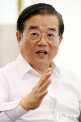이기섭 한국산업기술평가관리원 원장이 지난 13일 서울 역삼동 한국기술센터 집무실에서 머니투데이와 인터뷰하고 있다./사진=이기범기자