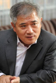 상인으로 정치적 투기에 성공하여 돈과 권력을 동시에 쥐었던 여불위(왼쪽)와 노블리스 오블리주를 실천하여 상인의 신으로 추앙받고 있는 범려.
