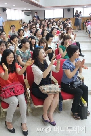 '인터넷윤리 순회교육'에 참석한 부천 계남초등학교 학부모들/사진=류준영