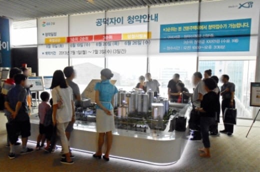 서울 마포구 아현4구역 재개발 아파트 단지 ‘공덕자이’ 청약접수를 마감한 결과 84㎡ 이하 평형이 순위 내 마감되었다./사진제공=GS건설